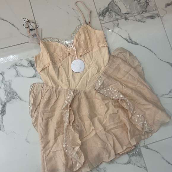 Brand New with tags Lilah Mini Dress in Peach
MORE TO COME - Picture 4 of 5